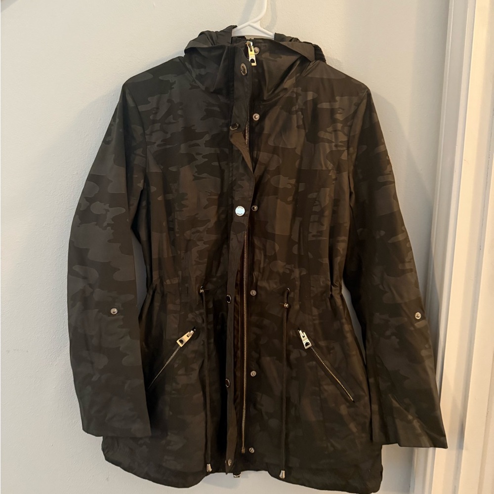 GUESS Camouflage Hooded Raincoat